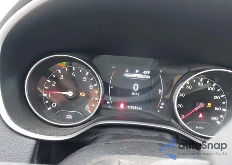 2019 Jeep Compass Latitude 4X4 z USA, uszkodzony, nr VIN 3C4NJDBB8KT703991